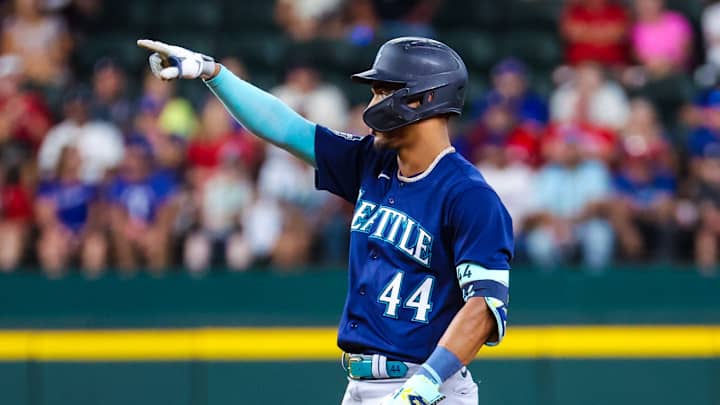 Seattle Mariners Star OF Earns Big Bonus Ahead of Holidays