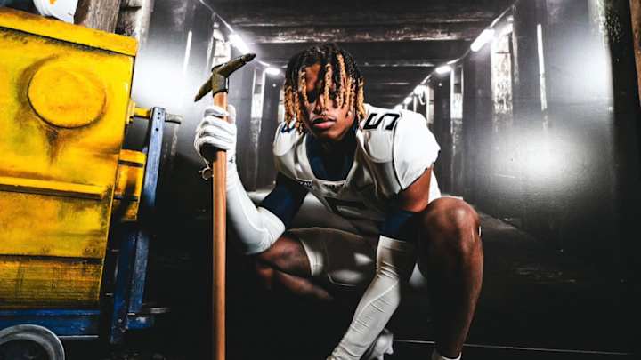 Oklahoma State WR Transfer Commits to WVU