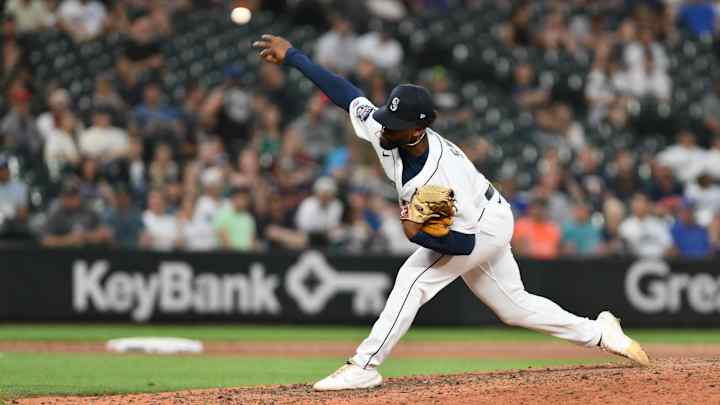 SF Giants claim former Mariners reliever off waivers from Athletics