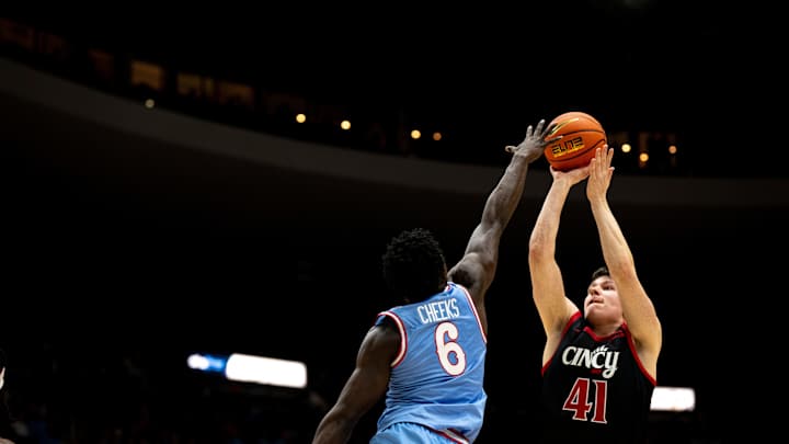 Cincinnati Enters Merrimack Matchup as 18.5-Point Favorites Cincinnati Enters Merrimack Matchup as 18.5-Point Favorites