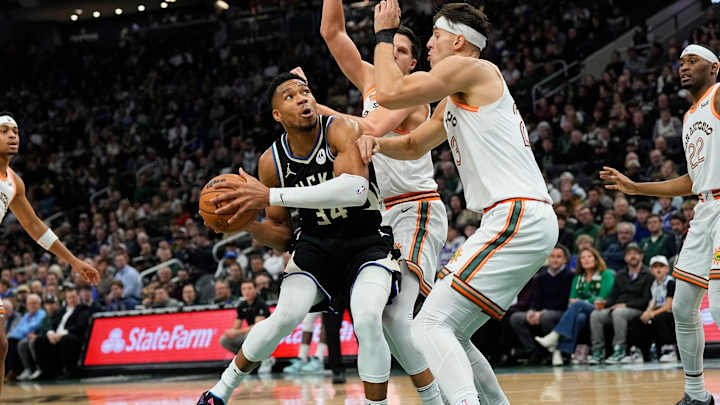 Spurs Play Like 'Deer in Headlights' vs. Bucks