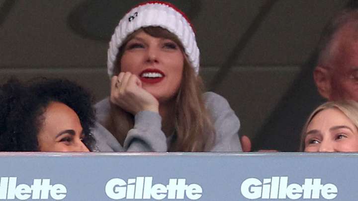 Patriots Owner Robert Kraft Praises 'Smart' Taylor Swift Ahead of Super Bowl LVIII Patriots Owner Robert Kraft Praises 'Smart' Taylor Swift Ahead of Super Bowl LVIII