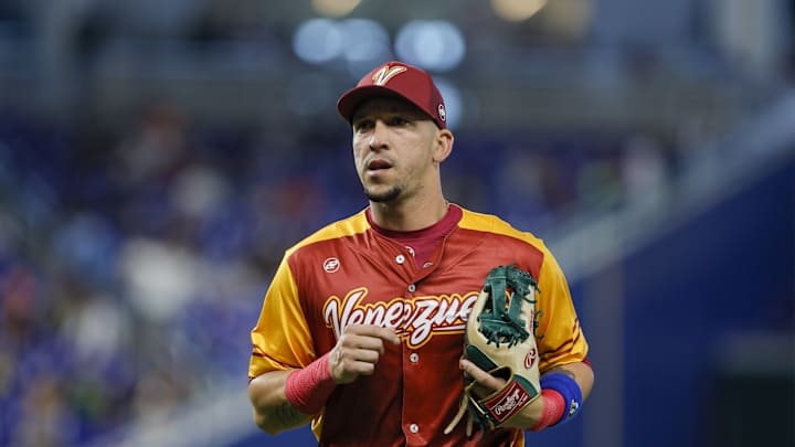 Reds Sign Infielder Hernán Pérez to Minor League Contract