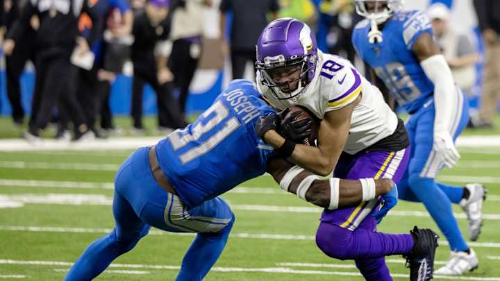 Notebook: Lions Assistant Battling Illness, Defense Preparing for Justin Jefferson Notebook: Lions Assistant Battling Illness, Defense Preparing for Justin Jefferson