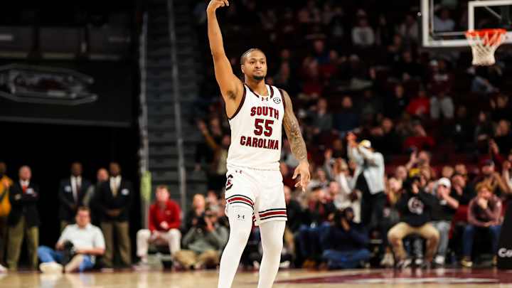 FINAL: Gamecocks Overcome Johnson's Absence, Defeat Elon 70-43