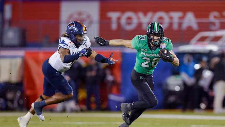 Pitt Contacts Former UTSA DE