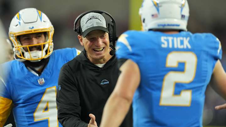 Chargers News: Giff Smith's First Game As HC Draws Rave Reviews From Players