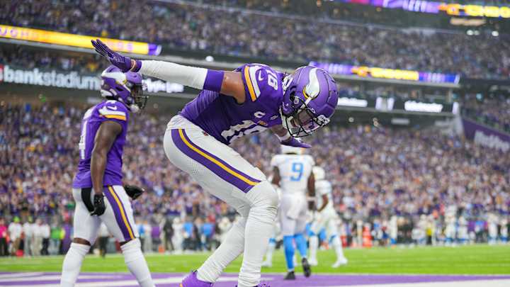 Adam Schefter Asks Vikings’ Justin Jefferson for Griddy Tips After Dance Attempt Resulted in Injury