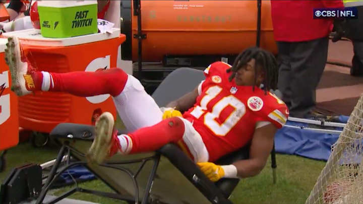 Chiefs’ Miserable Day vs. Raiders Perfectly Summarized by Unfortunate Sideline Moment