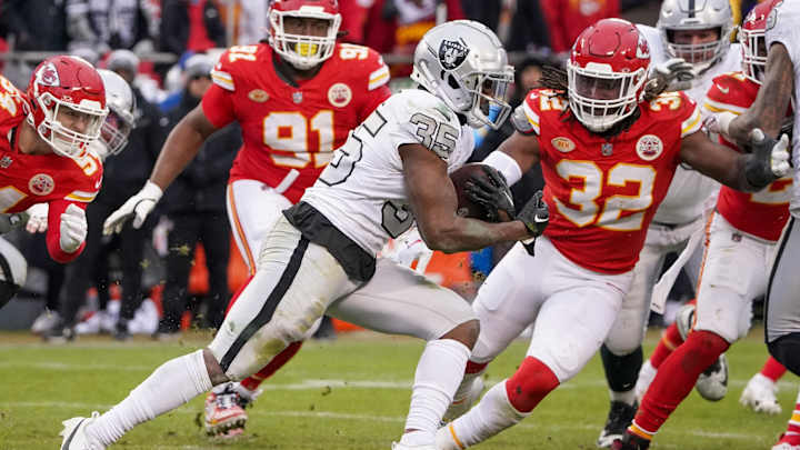 Raiders' Zamir White Steps up in Josh Jacobs' Absence Raiders' Zamir White Steps up in Josh Jacobs' Absence