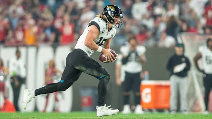 Report: Trevor Lawrence’s Shoulder Injury ‘Not Considered To Be a Major Injury’