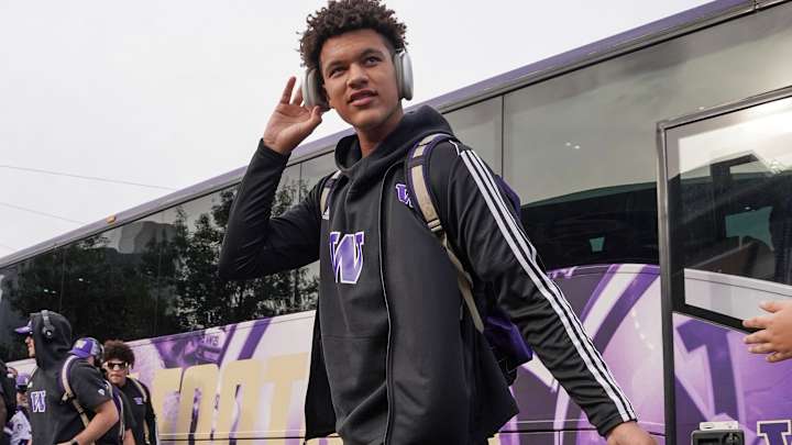 Husky Coaches Rave About Progress of Austin Mack, Their QB of the Future