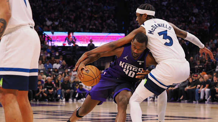 Kings' Mike Brown: 'Pick your poison' against big Timberwolves Kings' Mike Brown: 'Pick your poison' against big Timberwolves