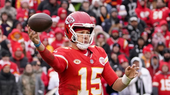NFL Week 17 QB Rankings: Patrick Mahomes Is in Football Hell