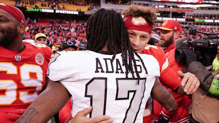 WR Davante Adams Chooses Leadership Methods Wisely