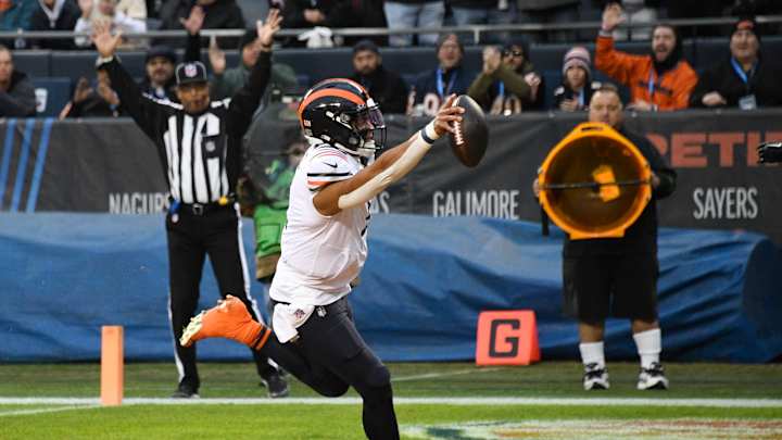 DJ Moore Likes Playing with Mobile Passer DJ Moore Likes Playing with Mobile Passer