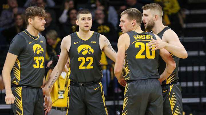 Hawkeyes Snag Road Win at Michigan