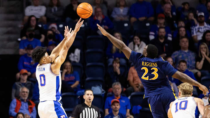 Florida Steamrolls Quinnipiac in Non-Conference Finale, 97-72