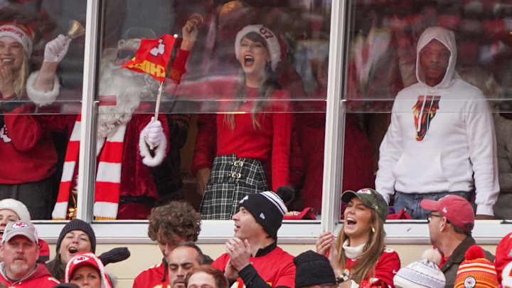 Taylor Swift Seemed to be Wearing Travis Kelce’s Chiefs Jacket Upon Arrival at Sunday’s Game vs. Bengals