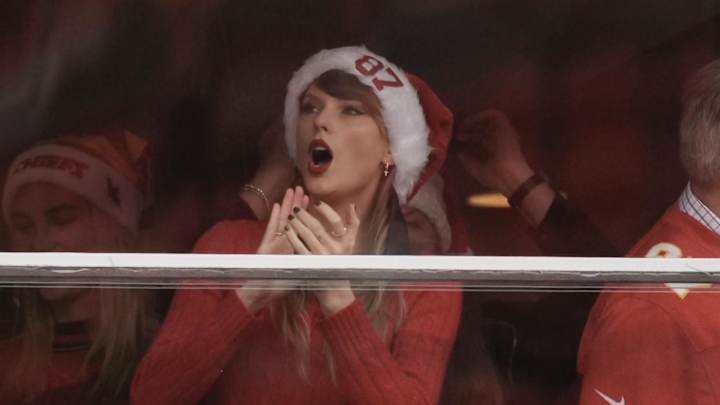 Chiefs-Dolphins Playoff Game Being Exclusively on Peacock Led to So Many Taylor Swift Jokes Chiefs-Dolphins Playoff Game Being Exclusively on Peacock Led to So Many Taylor Swift Jokes