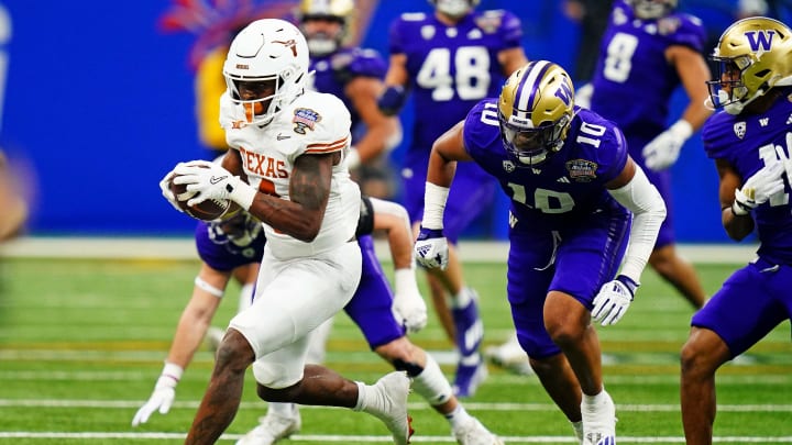 Longhorns, Washington Deadlocked in Sugar Bowl After Back-and-Forth First Half