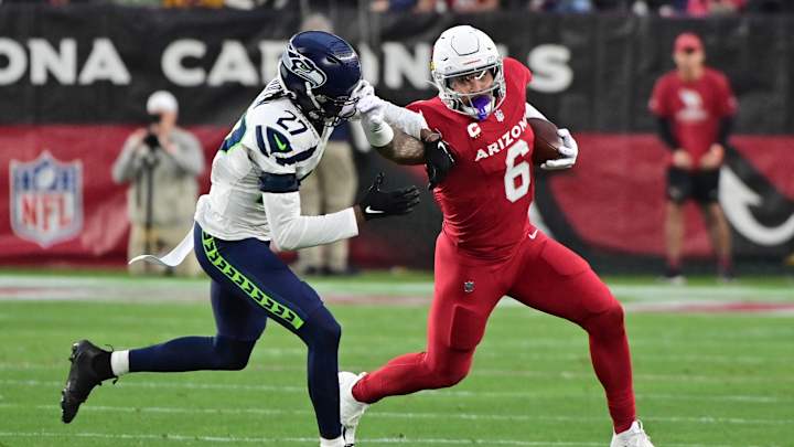 Seahawks Lead Cardinals at Halftime of Must-Win Game