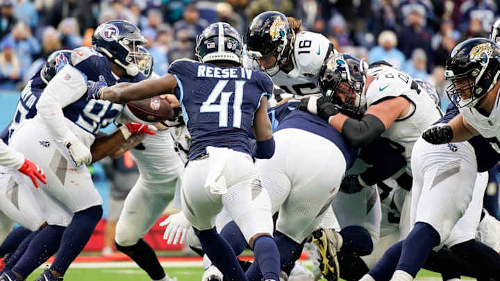 Jaguars vs. Titans: Why Did Trevor Lawrence's 4th-Down QB Sneak Fail?