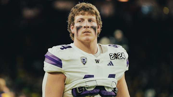 Harnetiaux, Much-Decorated Husky Practice Player, Enters Portal