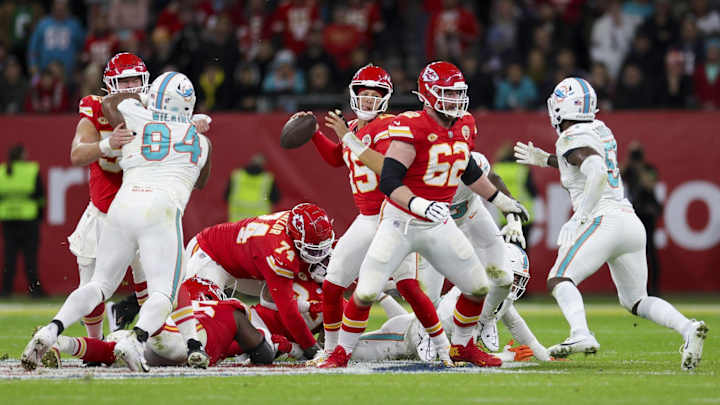 Chiefs-Dolphins Exclusively Streaming on Peacock Still Has NFL Fans Up in Arms