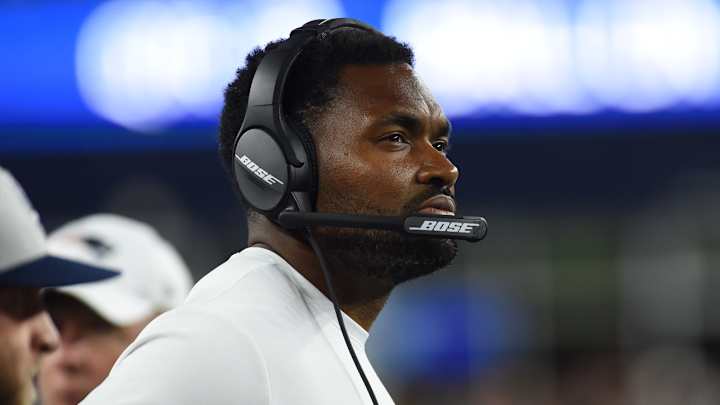 Patriots Assistant Jerod Mayo Tabbed as ‘Leading Candidate’ to Replace Bill Belichick, per Report