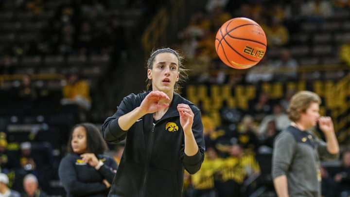 No. 3 Hawkeyes Overwhelm Northwestern No. 3 Hawkeyes Overwhelm Northwestern