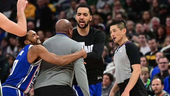 Kings HC Mike Brown Sounds Off on Heated Ejection After Loss vs. Bucks Kings HC Mike Brown Sounds Off on Heated Ejection After Loss vs. Bucks
