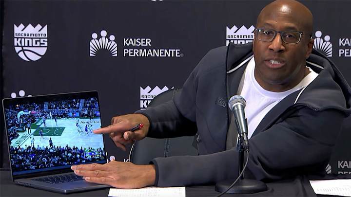 NBA Fines Kings’ Mike Brown for Using Laptop to Criticize Officiating After Loss