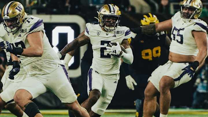 UW's Right Guard Takes Left Turn: Buelow, Older Hatchett Enter Portal UW's Right Guard Takes Left Turn: Buelow, Older Hatchett Enter Portal