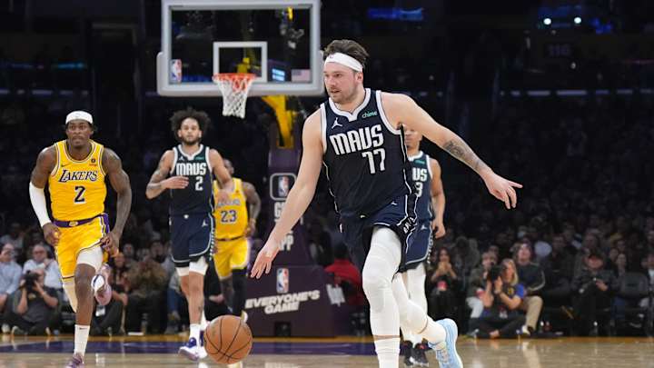 Luka Doncic Ties LeBron James on NBA All-Time 30-Point Triple-Double List as Mavs Fall to Lakers Luka Doncic Ties LeBron James on NBA All-Time 30-Point Triple-Double List as Mavs Fall to Lakers