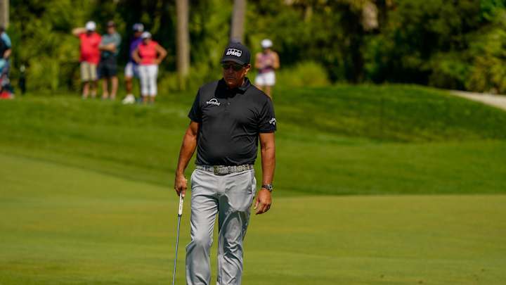 Mickelson emerges as big story but doesn't want to talk about it