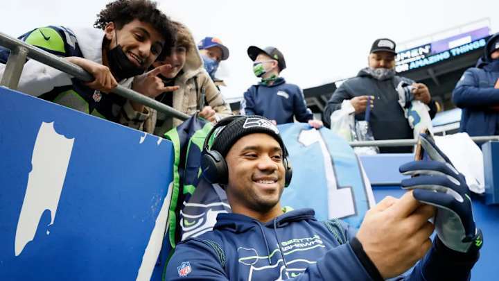 Russell's Return: Could QB Wilson Sign with NFC's Vikings, Play In Seattle?