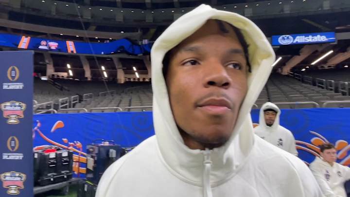 Holmes Reportedly Withdraws from Portal, Stays with Huskies