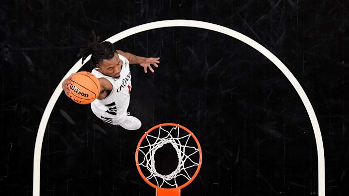 Cincinnati Opens as Betting Favorites Over Oklahoma Sooners