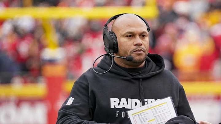 Former Giant LB Antonio Pierce Lands Full-time Raiders Coaching Gig