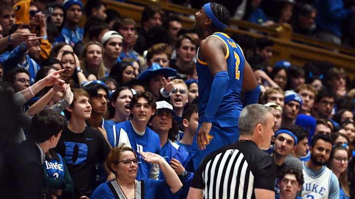 Epic Photo of Pitt’s Blake Hinson, Bitter Duke Fans Goes Viral After Panthers’ Upset Win Epic Photo of Pitt’s Blake Hinson, Bitter Duke Fans Goes Viral After Panthers’ Upset Win