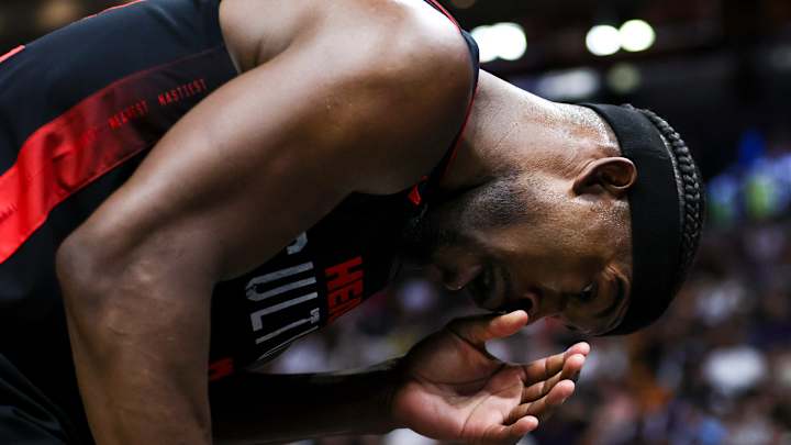 Jimmy Butler Takes Scary Shot to Face in Grizzlies vs. Heat