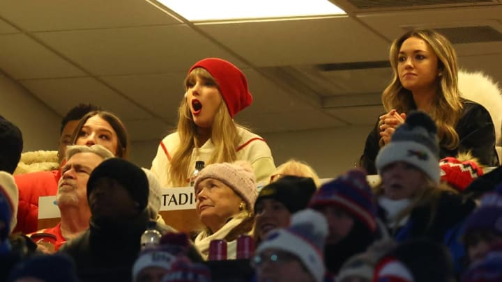 Taylor Swift’s Gracious Gift to Bills’ Stadium Worker Was All Class Taylor Swift’s Gracious Gift to Bills’ Stadium Worker Was All Class