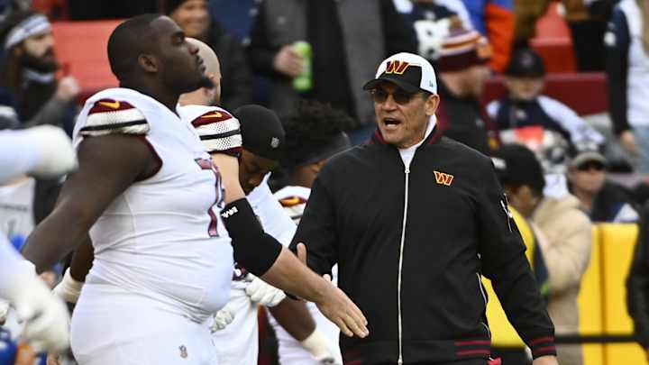 Kelly: Dolphins Would Benefit From Adding a Graybeard to Coaching Staff