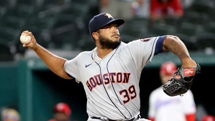 St. Louis Cardinals Sign Former Astros Flamethrower to Deal St. Louis Cardinals Sign Former Astros Flamethrower to Deal