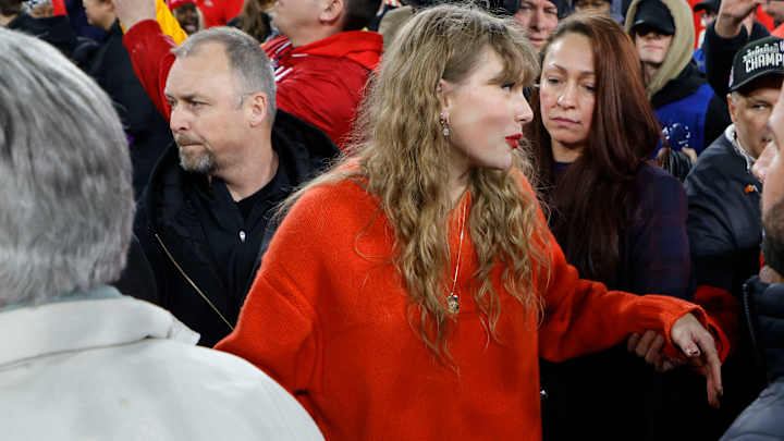 NFL Fans Had Lots of Jokes About Tony Romo’s Awkward Conversation With Taylor Swift After Chiefs’ Win NFL Fans Had Lots of Jokes About Tony Romo’s Awkward Conversation With Taylor Swift After Chiefs’ Win