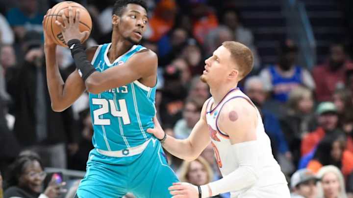 Third's the Word: Shorthanded Knicks Sting Hornets For 7th Straight Win