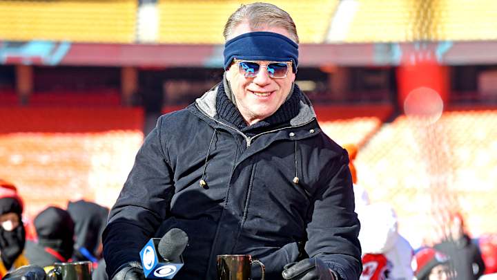 ‘NFL on CBS’ Crew Accosted by Conspiracy-Minded Ravens Fan on Train ‘NFL on CBS’ Crew Accosted by Conspiracy-Minded Ravens Fan on Train