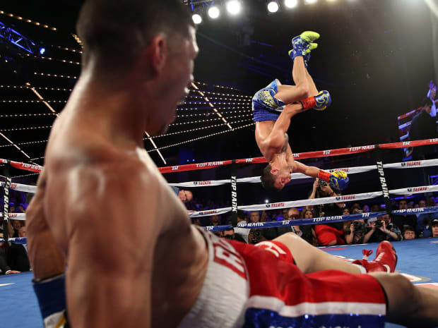 Insatisfecho Rústico toca el piano Vasiliy Lomachenko: The man with the best feet in boxing - Sports  Illustrated
