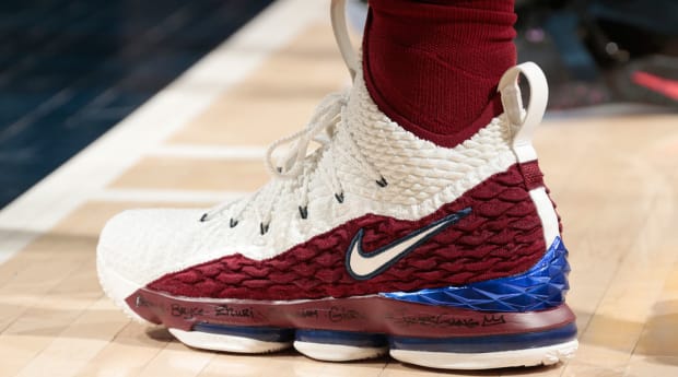 lebron 15 playoff shoes